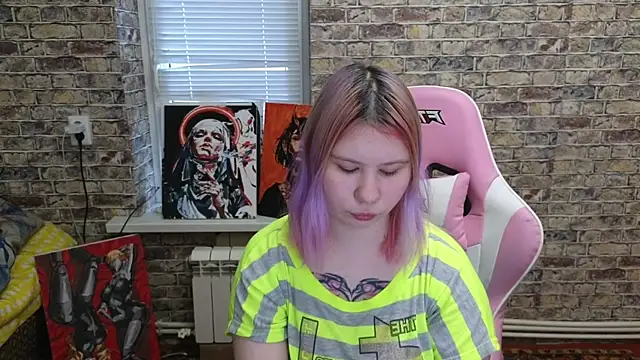 Little kitsune1707 online show from December 14, 2025, 7:03 am