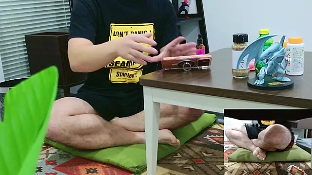 Snapshot of YARASERO-kun chatting on November 6, 2025, 8:07 am YARASERO-kun online show from November 6, 2025, 8:07 am