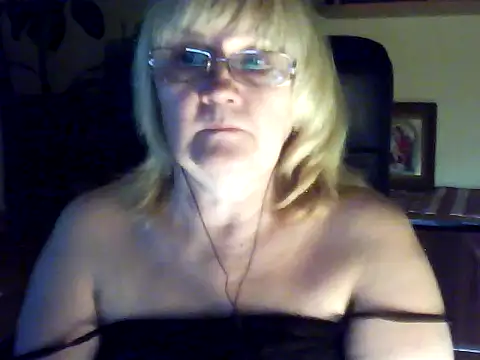 Snapshot of Violet5364 chatting on November 23, 2025, 5:56 pm Violet5364 online show from November 23, 2025, 5:56 pm