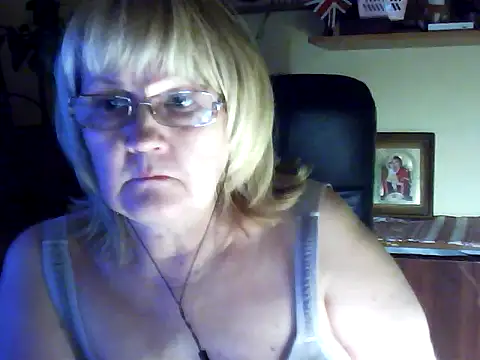 Snapshot of Violet5364 chatting on November 20, 2025, 9:25 pm Violet5364 online show from November 20, 2025, 9:25 pm