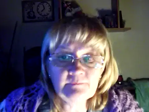 Snapshot of Violet5364 chatting on February 21, 2025, 9:11 pm Violet5364 online show from February 21, 2025, 9:11 pm