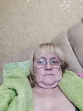 Snapshot of Violet5364 chatting on December 21, 2025, 8:31 pm Violet5364 online show from December 21, 2025, 8:31 pm