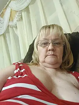 Snapshot of Violet5364 chatting on February 28, 2026, 9:14 pm Violet5364 online show from February 28, 2026, 9:14 pm