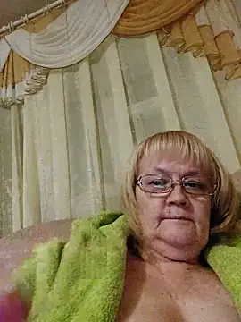 Snapshot of Violet5364 chatting on December 18, 2025, 9:40 pm Violet5364 online show from December 18, 2025, 9:40 pm