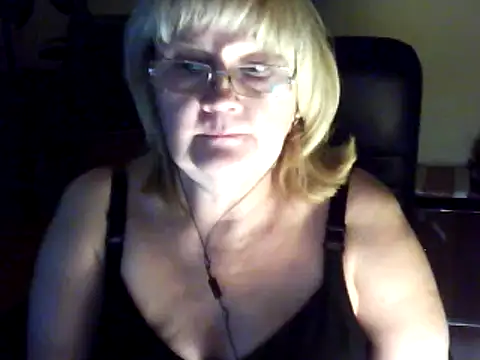 Snapshot of Violet5364 chatting on November 8, 2025, 7:50 pm Violet5364 online show from November 8, 2025, 7:50 pm