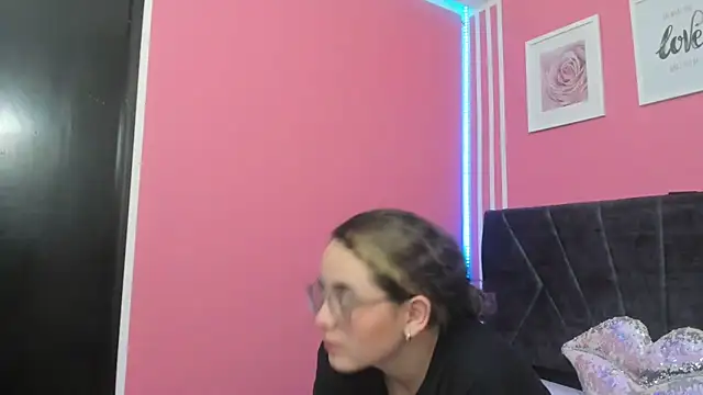 Snapshot of Amelia_Royer chatting on March 14, 2025, 6:50 pm Amelia Royer online show from March 14, 2025, 6:50 pm