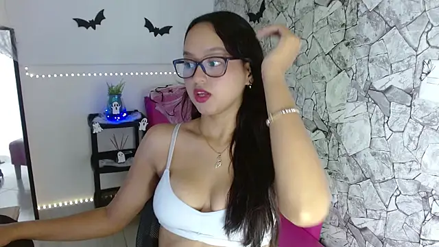 Emilybateee online show from October 15, 2025, 4:15 pm