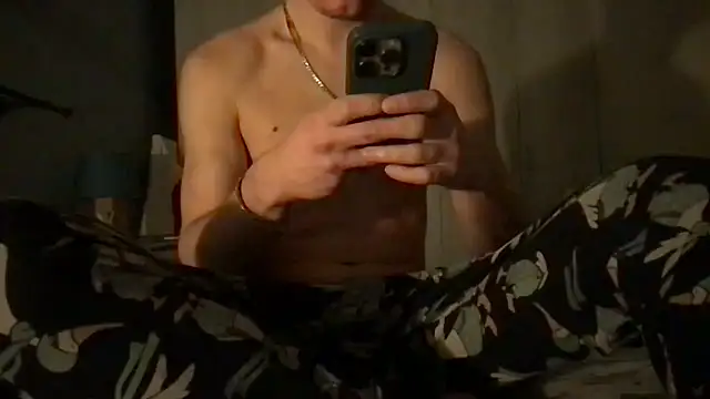 Manuhot001 online show from February 16, 2025, 10:11 pm