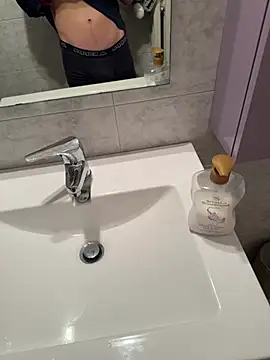 Manuhot001 online show from February 14, 2025, 6:12 am