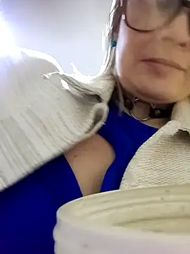 Snapshot of CandieGilson__ chatting on October 17, 2025, 11:01 am CandieGilson   online show from October 17, 2025, 11:01 am