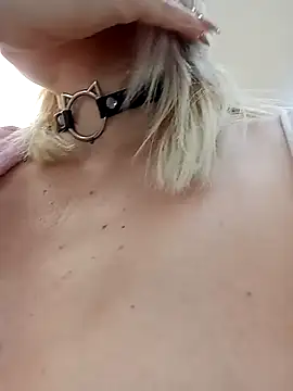 CandieGilson   online show from December 3, 2025, 1:21 pm