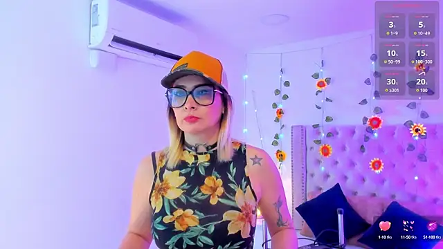 Snapshot of CandieGilson__ chatting on October 6, 2025, 12:50 pm CandieGilson   online show from October 6, 2025, 12:50 pm