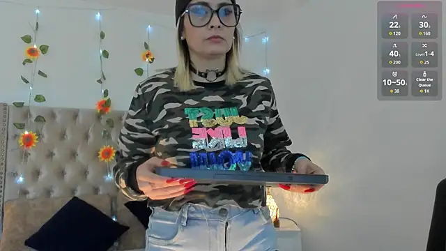 Snapshot of CandieGilson__ chatting on October 5, 2025, 3:25 pm CandieGilson   online show from October 5, 2025, 3:25 pm