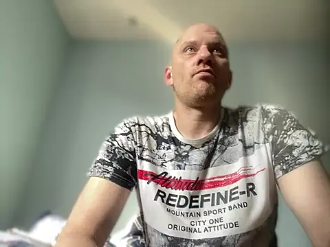 Snapshot of Krzysiekg123 chatting on February 19, 2025, 9:17 am Krzysiekg123 online show from February 19, 2025, 9:17 am