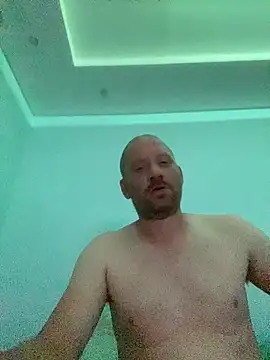 Snapshot of Krzysiekg123 chatting on October 8, 2025, 5:02 pm Krzysiekg123 online show from October 8, 2025, 5:02 pm