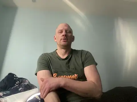 Snapshot of Krzysiekg123 chatting on February 20, 2025, 10:05 am Krzysiekg123 online show from February 20, 2025, 10:05 am