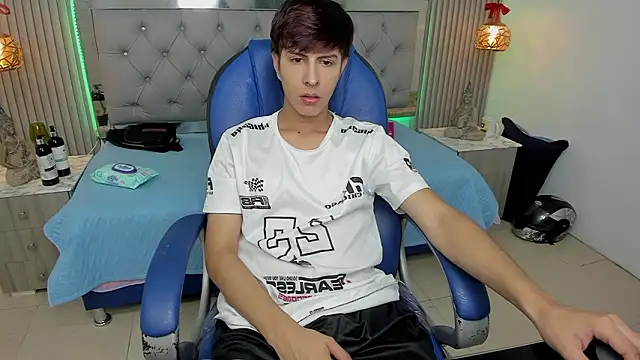 Snapshot of Estiv18_ chatting on January 16, 2026, 2:37 am Estiv18 online show from January 16, 2026, 2:37 am