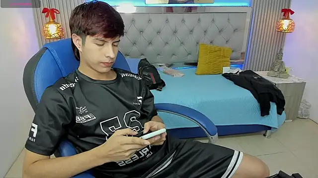 Snapshot of Estiv18_ chatting on January 12, 2026, 2:51 am Estiv18 online show from January 12, 2026, 2:51 am