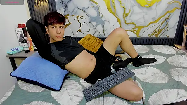 Snapshot of Estiv18_ chatting on February 19, 2026, 1:35 am Estiv18 online show from February 19, 2026, 1:35 am