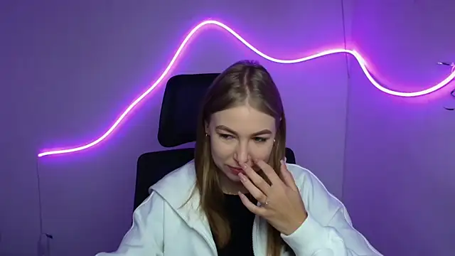 Snapshot of Dana_flowers chatting on October 3, 2025, 5:09 am Dana flowers online show from October 3, 2025, 5:09 am