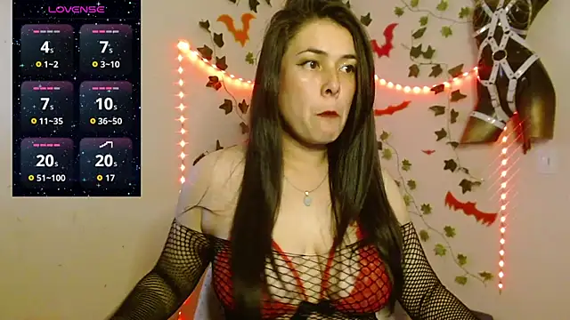 Snapshot of SamanthaGreen- chatting on October 14, 2025, 5:46 pm SamanthaGreen- online show from October 14, 2025, 5:46 pm