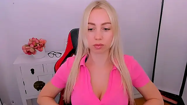 MargaritaRose online show from April 7, 2026, 2:19 pm