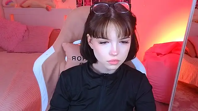 MinervaFleur online show from February 27, 2025, 9:36 pm