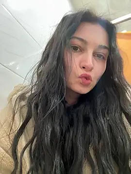 lunalovelee online show from December 2, 2025, 2:19 pm