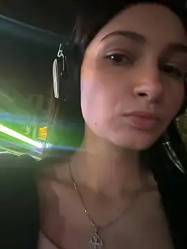 lunalovelee online show from October 12, 2025, 2:07 pm