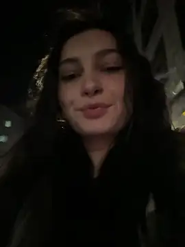 lunalovelee online show from December 20, 2025, 2:09 pm