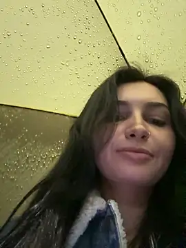 lunalovelee online show from October 17, 2025, 1:24 pm