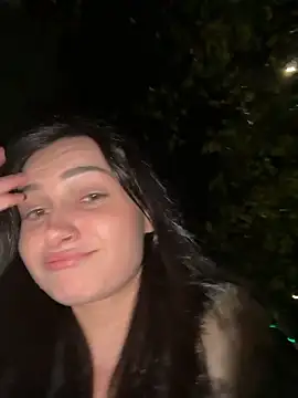 lunalovelee online show from October 21, 2025, 5:45 pm