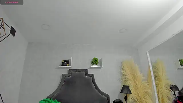 EmiliaRose  online show from December 20, 2025, 8:55 pm