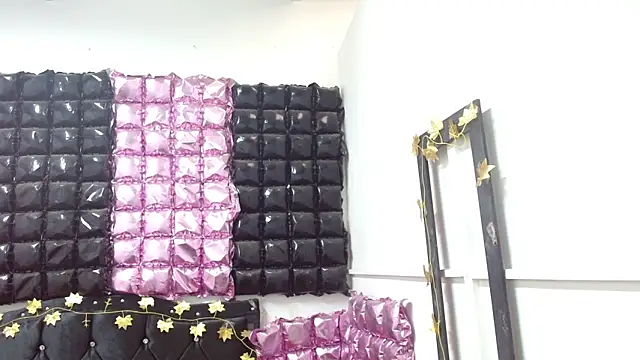 poisondost hot online show from September 24, 2025, 12:11 pm