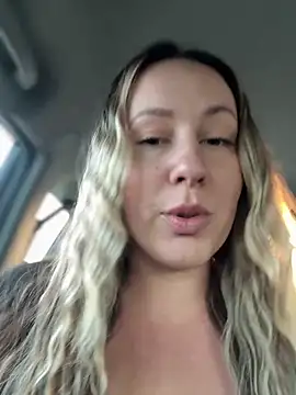 Snapshot of Mona_Plus chatting on February 27, 2026, 6:57 am Mona Plus online show from February 27, 2026, 6:57 am