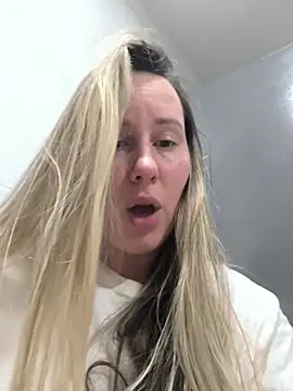 Snapshot of Mona_Plus chatting on January 8, 2026, 10:49 pm Mona Plus online show from January 8, 2026, 10:49 pm