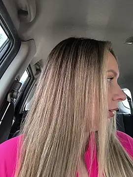 Snapshot of Mona_Plus chatting on December 22, 2025, 9:20 am Mona Plus online show from December 22, 2025, 9:20 am