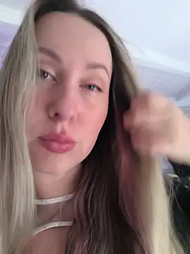 Snapshot of Mona_Plus chatting on January 16, 2026, 8:29 am Mona Plus online show from January 16, 2026, 8:29 am