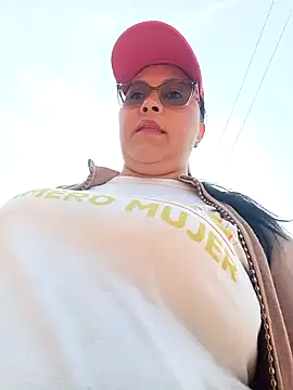 Snapshot of promiscuous-indecent-momm chatting on April 12, 2026, 1:36 pm promiscuous-indecent-momm online show from April 12, 2026, 1:36 pm