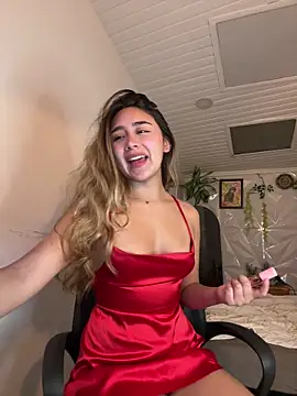 Hornyholly   online show from December 17, 2025, 8:14 pm