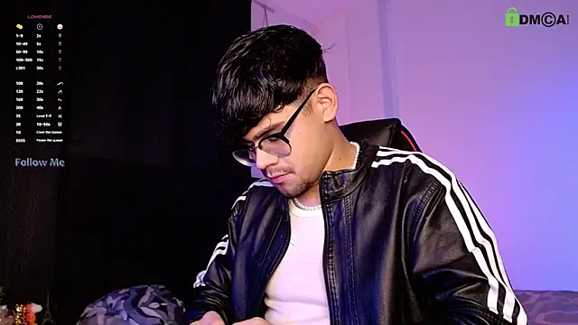 isaac-saenz online show from November 7, 2025, 10:35 pm