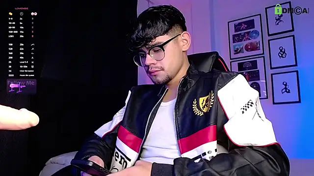 isaac-saenz online show from December 4, 2025, 11:04 pm