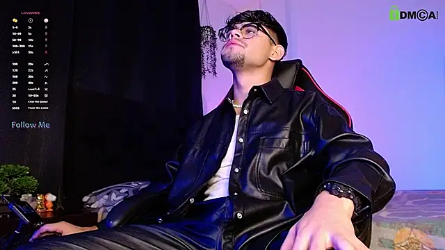 isaac-saenz online show from November 9, 2025, 12:36 am