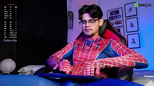 isaac-saenz online show from December 14, 2025, 10:04 pm