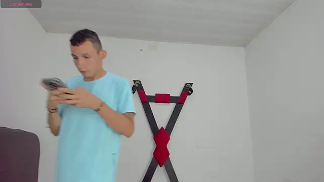 Isak Millan online show from October 7, 2025, 10:00 pm