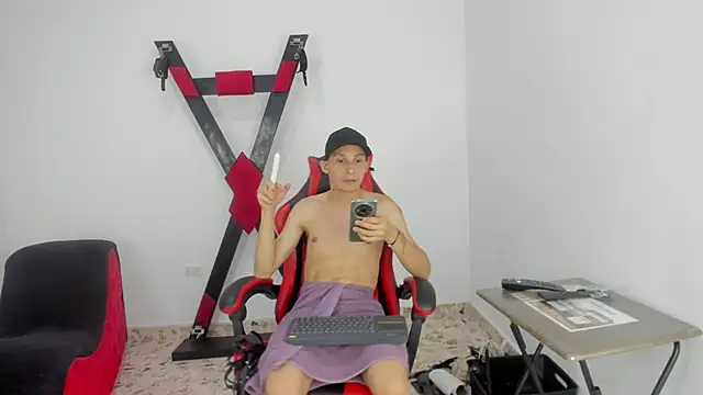 Isak Millan online show from October 13, 2025, 11:38 pm