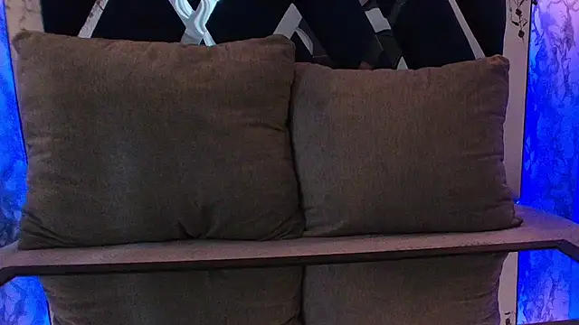 charlotte bluee online show from November 24, 2025, 6:52 pm