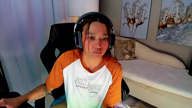 Snapshot of charlotte_bluee chatting on June 12, 2026, 2:31 am charlotte bluee online show from June 12, 2026, 2:31 am