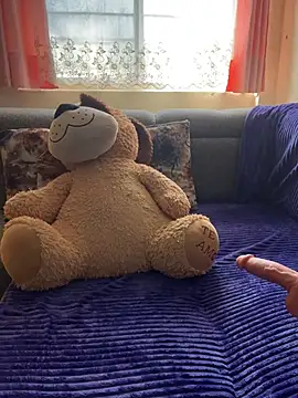 ZafiroKlein online show from April 14, 2026, 8:47 pm