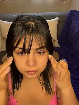 ZafiroKlein online show from April 15, 2026, 7:29 pm